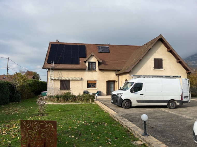 Installation de 14 panneaux solaires photovoltaïques , Villefranche-sur-Saône, VERMOREL RÉFRIGÉRATION ÉNERGIE